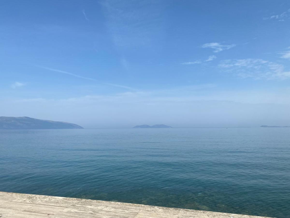 Sea Scape Apartment 2 - Bed and Breakfast Vlorë