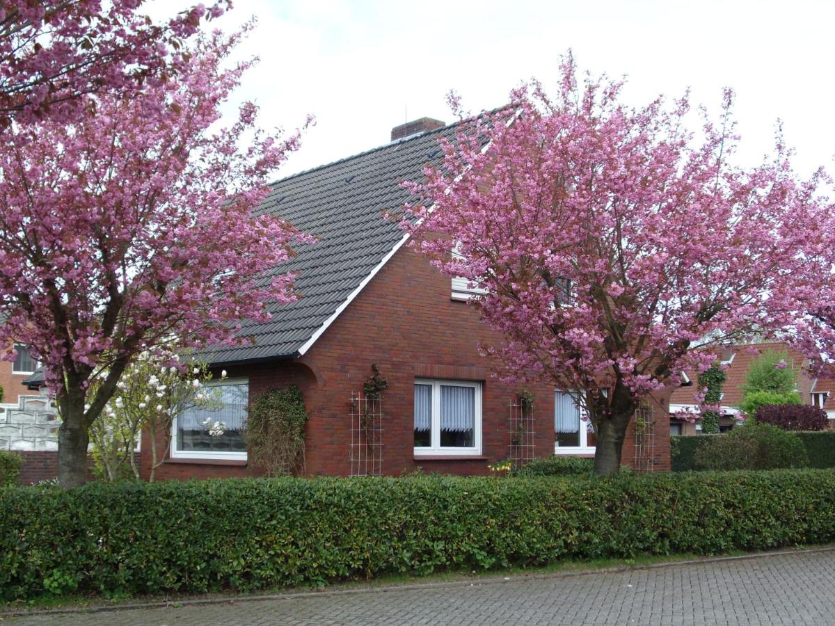 Ferienwohnung am See, Hage / Norddeich - B&B