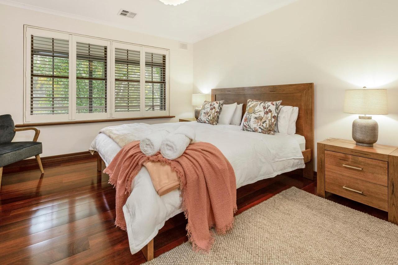 Redgum-Retreat, 4Bdrm Sleeps 8 Wildlife - Bed and Breakfast