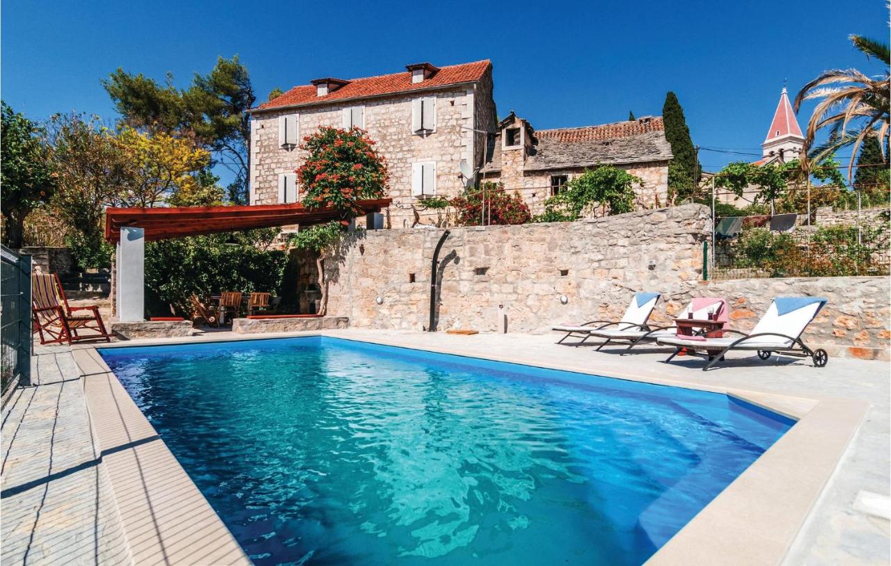 B&B Ložišće - Cozy Home In Bobovisca With Outdoor Swimming Pool - Bed and Breakfast Ložišće