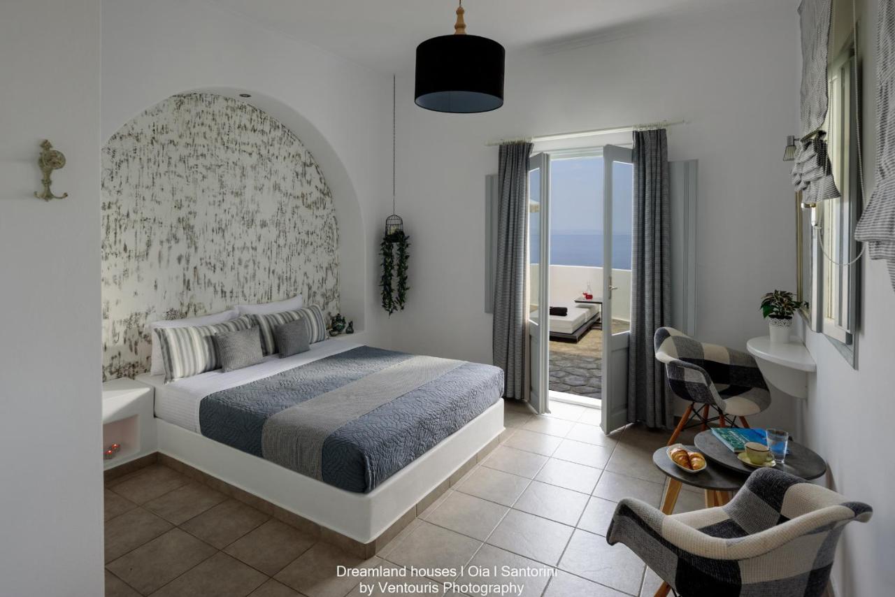 One-Bedroom Apartment with Sea-Sunset View
