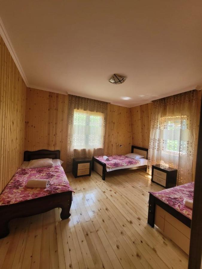 Dreibettzimmer mit eigenem Bad