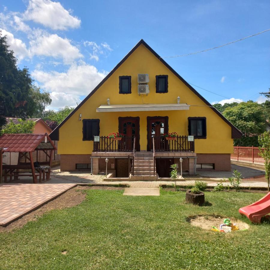 B&B Szigethalom - Krisztina Apartman 2-3 - Bed and Breakfast Szigethalom