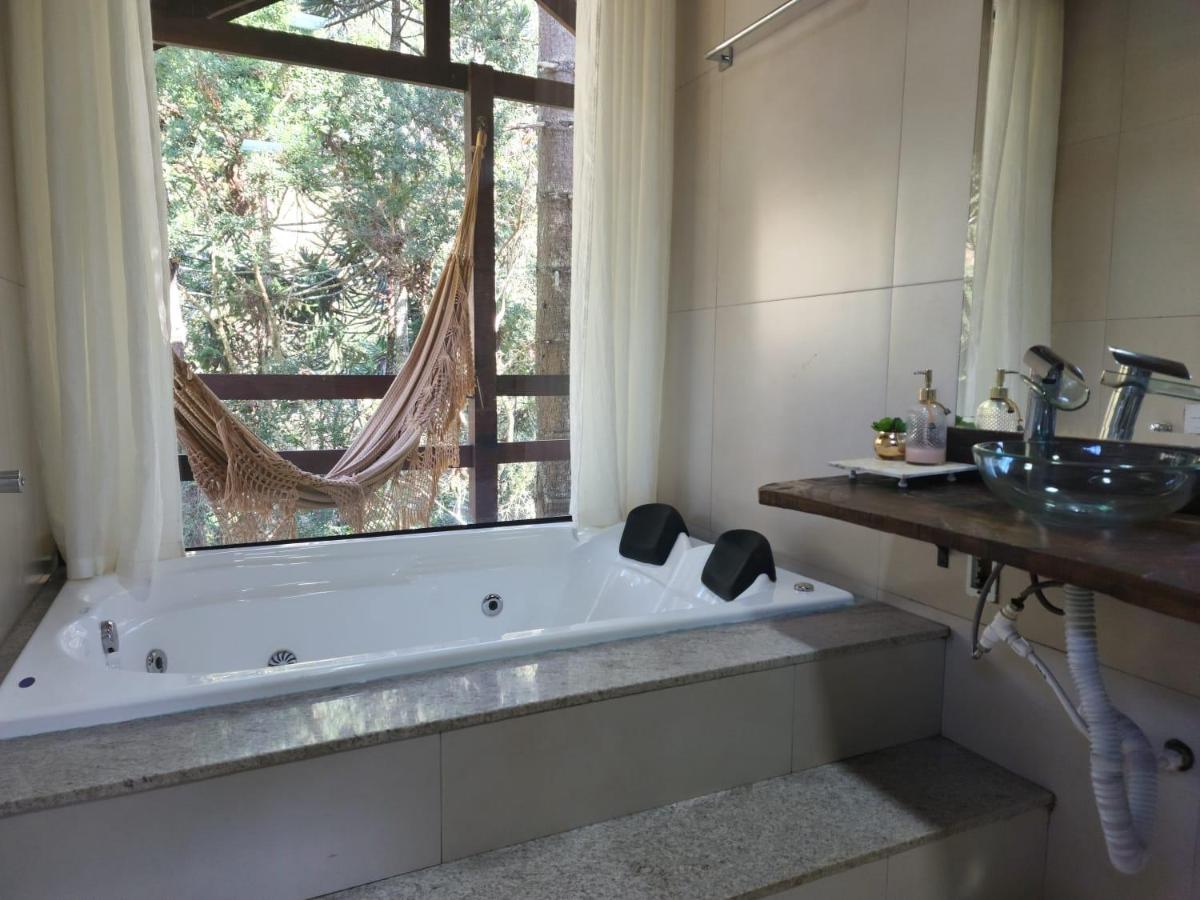 Chalet with Panoramic Spa Bath and Fireplace - Merlot