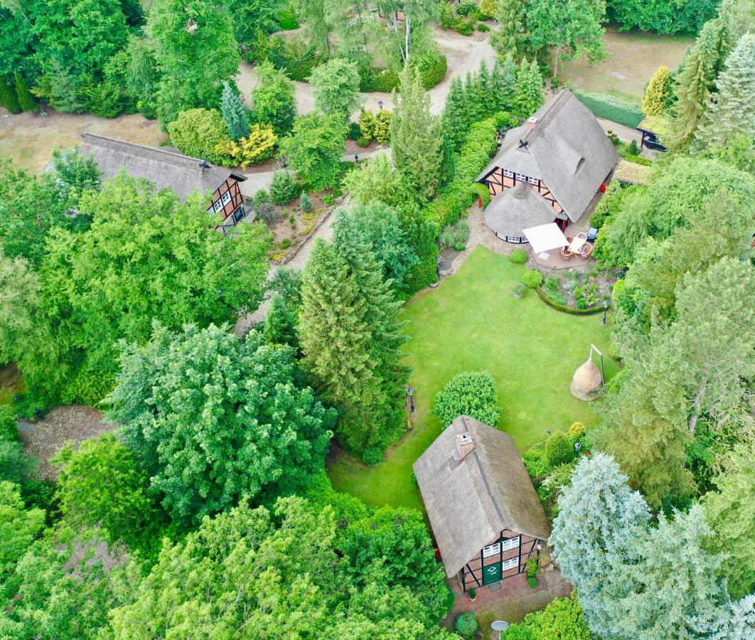 Ferienhaus unter Reet im Heidedorf Sankt Dionys bei Lüneburg - Chambres d'hôtes Sankt-Dionys
