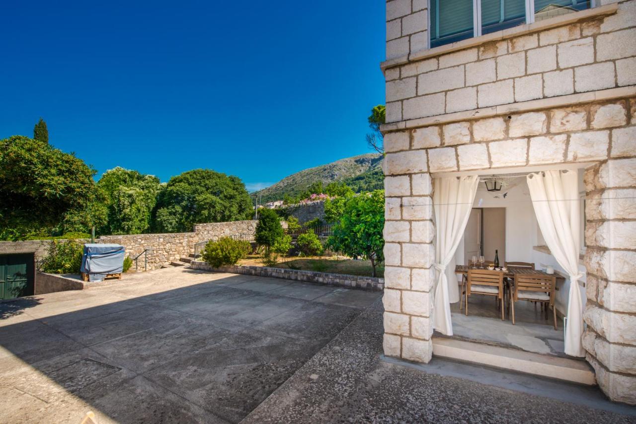 Apartment Near Old Town, FREE PARKING & Huge Garden - B&B