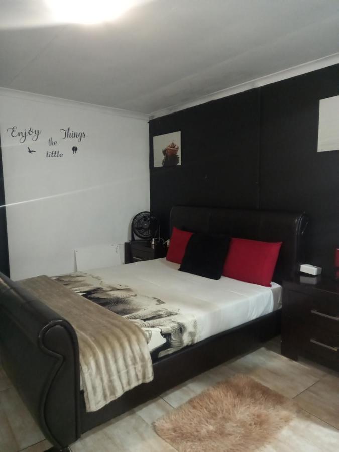 B&B Cape Town - Naledi homestay - Bed and Breakfast Cape Town