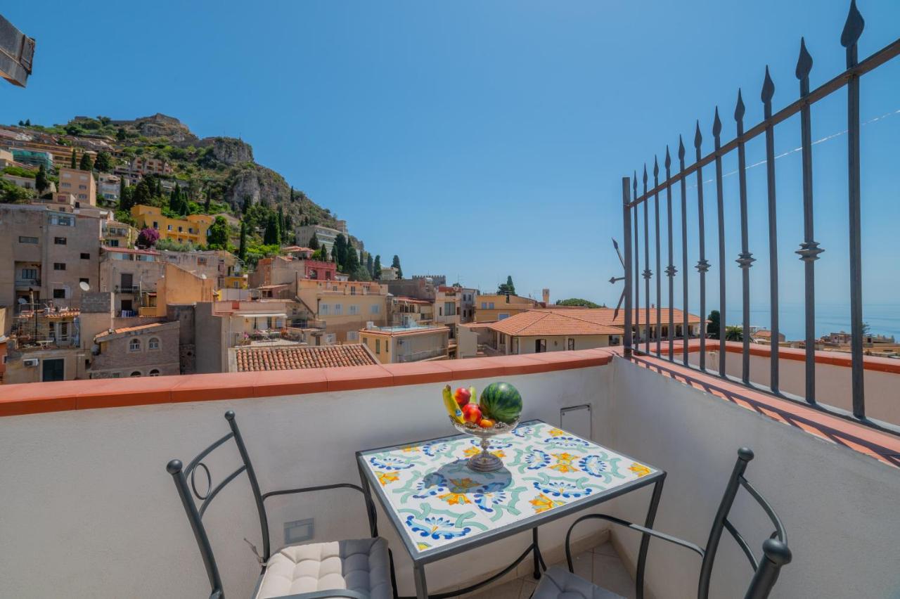 Ottaviano Suite - Elegante attico vista Mare - B&B Taormina