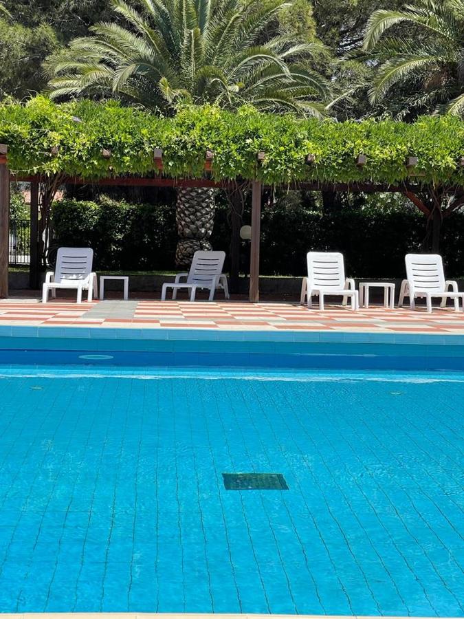 MARICAMPO Monolocale con piscina e parcheggio - B&B