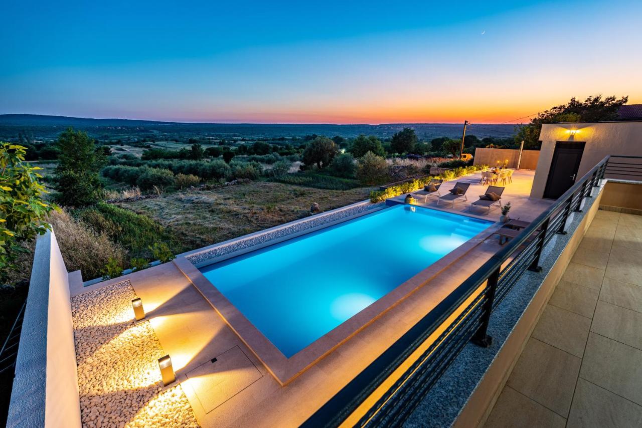 Villa Matea - heated pool, peace, view - B&B