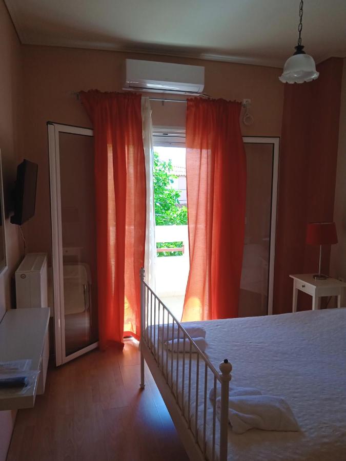 Deluxe Double Room with Side Sea View