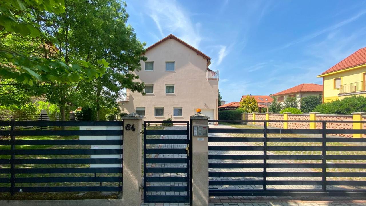 Aranypart Apartman - Ferienwohnung