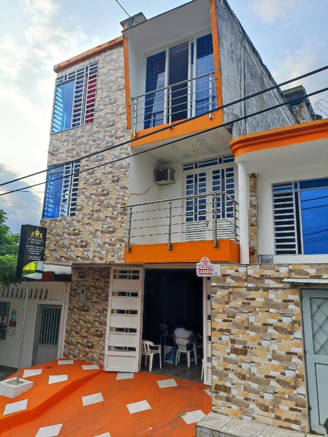 Hostal Apartamentos Delgado - B&B Florencia