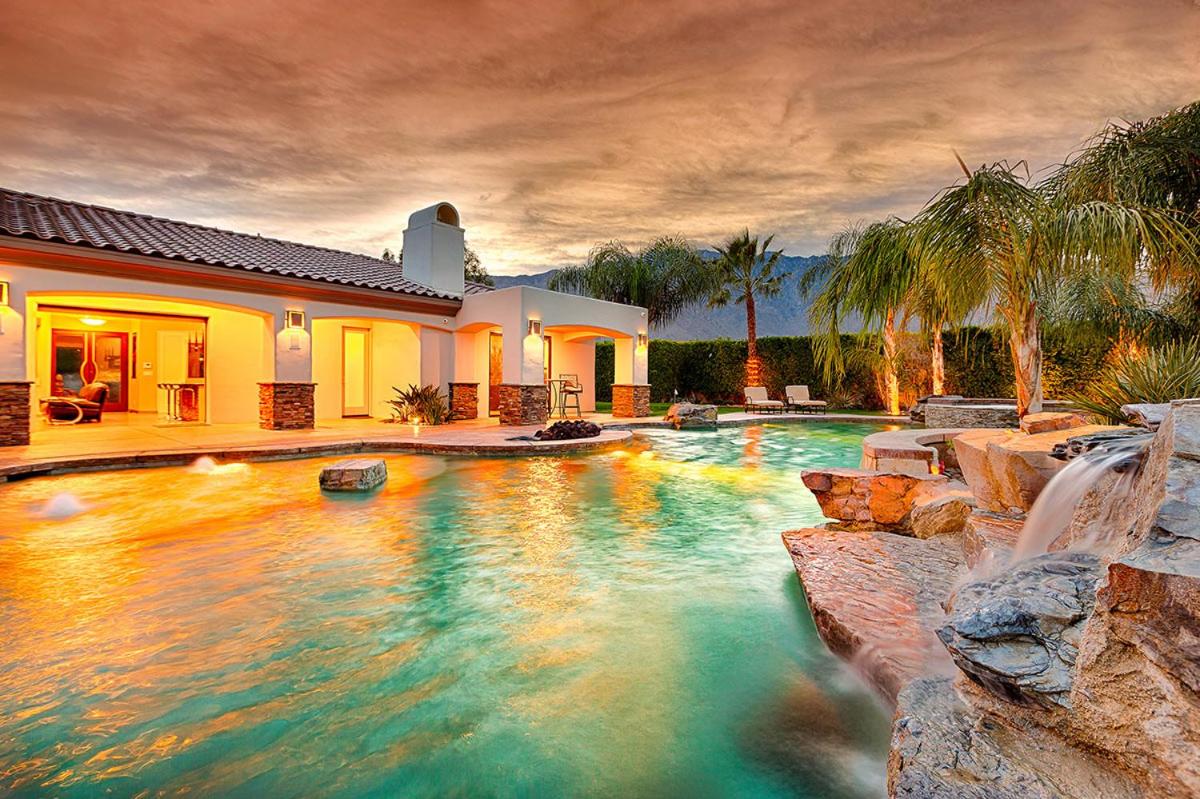 B&B Palm Springs - Exclusive, Upscale Palm Springs Estate with 5-Star Amenities - Bed and Breakfast Palm Springs