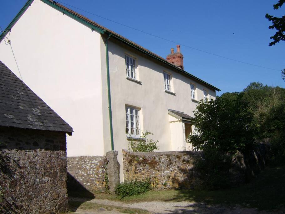 B&B Barnstaple - Farmer Bob's Farmhouse - Bed and Breakfast Barnstaple