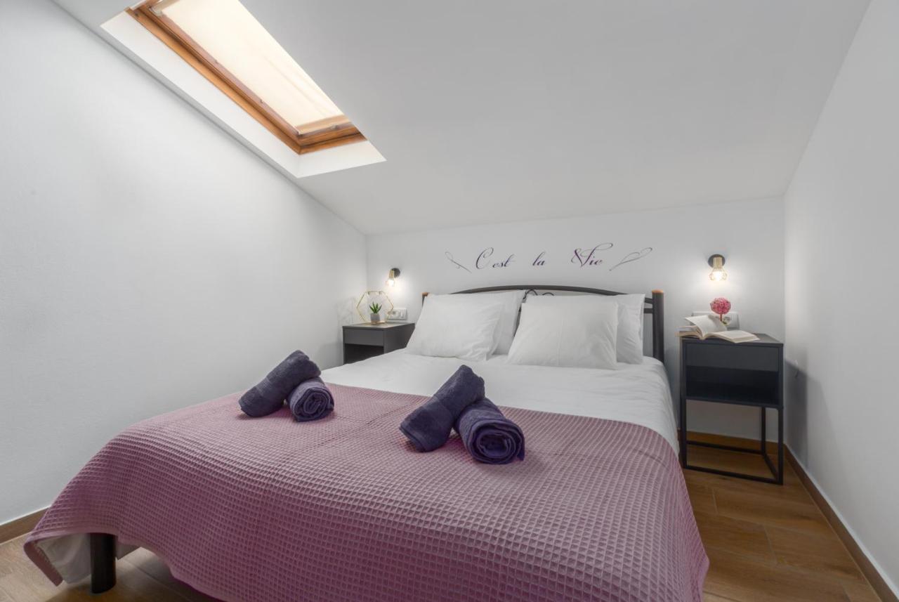 One-Bedroom Apartment with Balcony