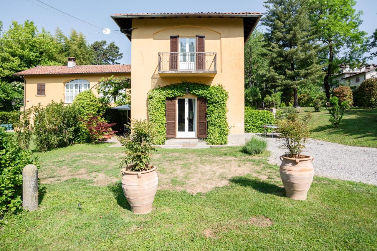 Bright APT surrounded by greenery with parking & Shared Pool - B&B