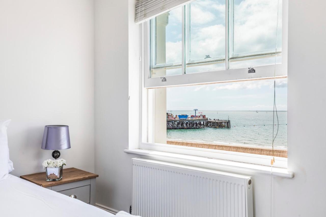 B&B Portsmouth - Ashbys Seafront 2 Bedroom Apartment - Bed and Breakfast Portsmouth