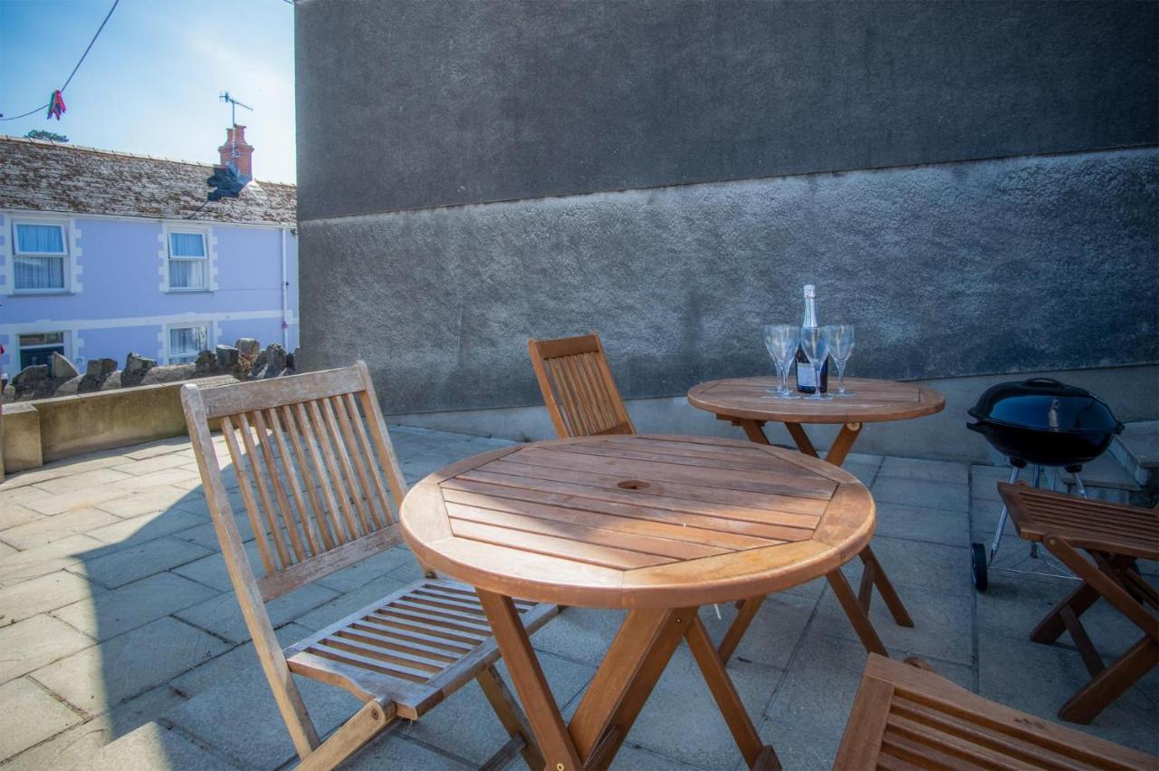 Ivy Cellar - 2 Bedroom Apartment - Tenby - B&B Tenby