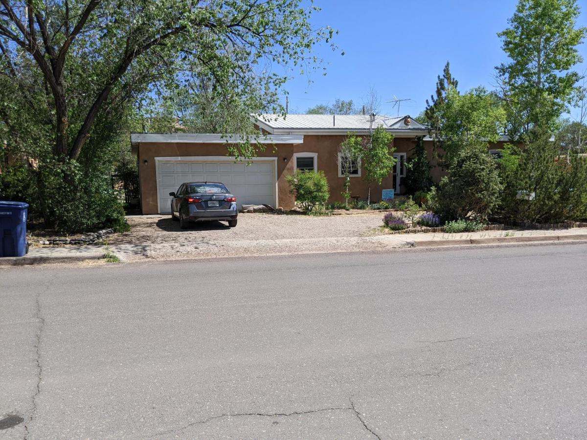 Studio apartment 15 minute walk to plaza - Bed and Breakfast