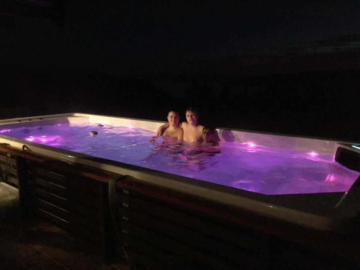 Trollvang, hytte med pool og sauna - B&B Dovreskogen