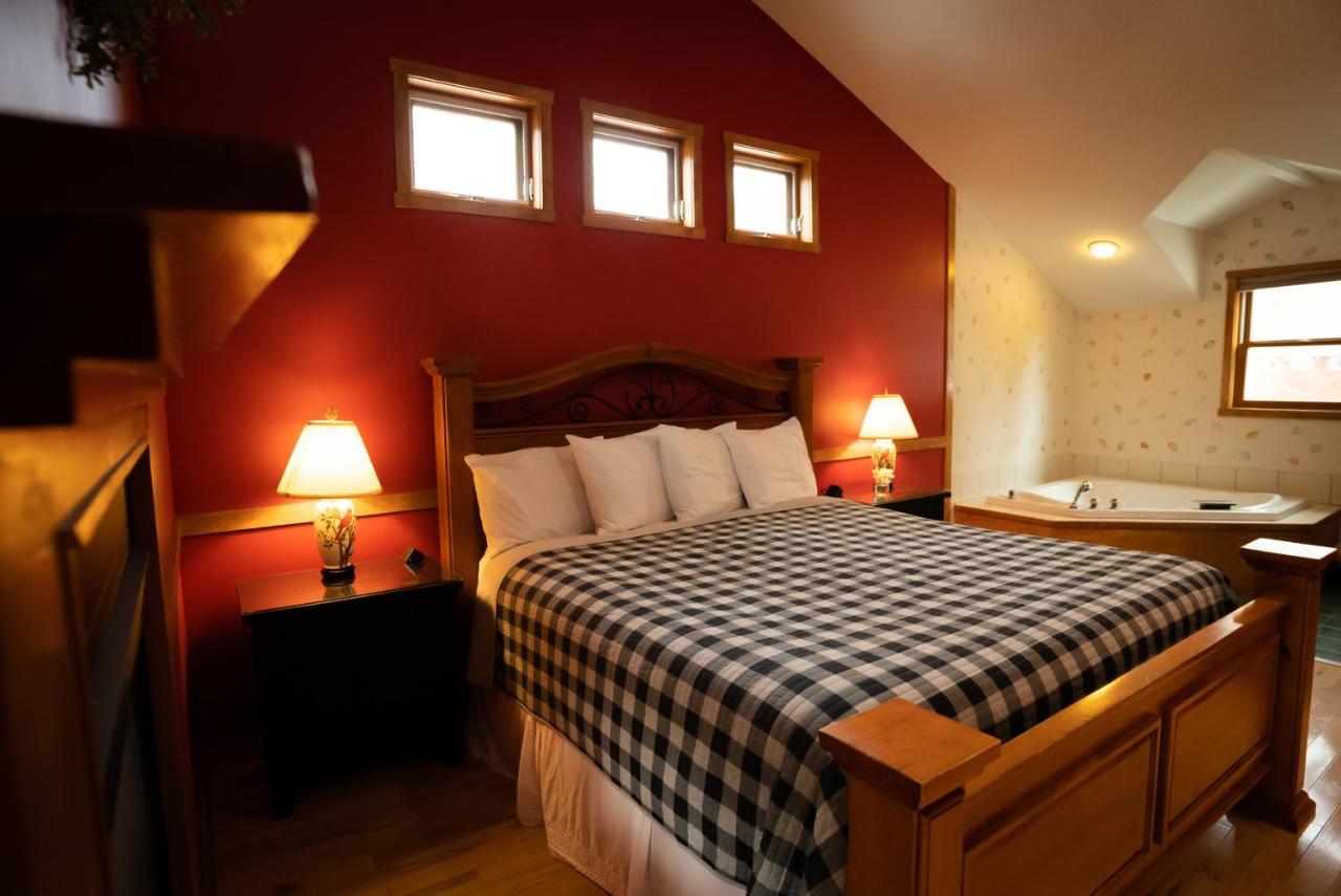 Deluxe Suite with Spa Bath
