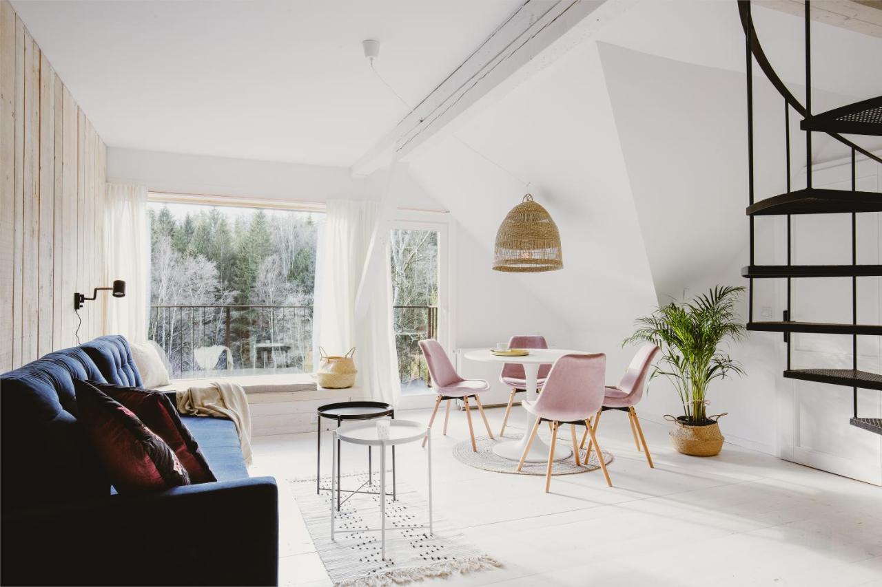 Apartment with Mountain View