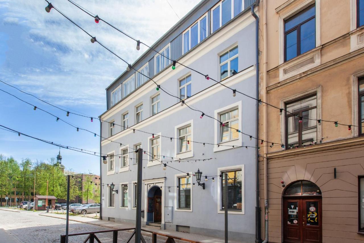 Historic apartment with Wooden floors in the Hearth of Old-town Riga - Chambres d'hôtes Riga
