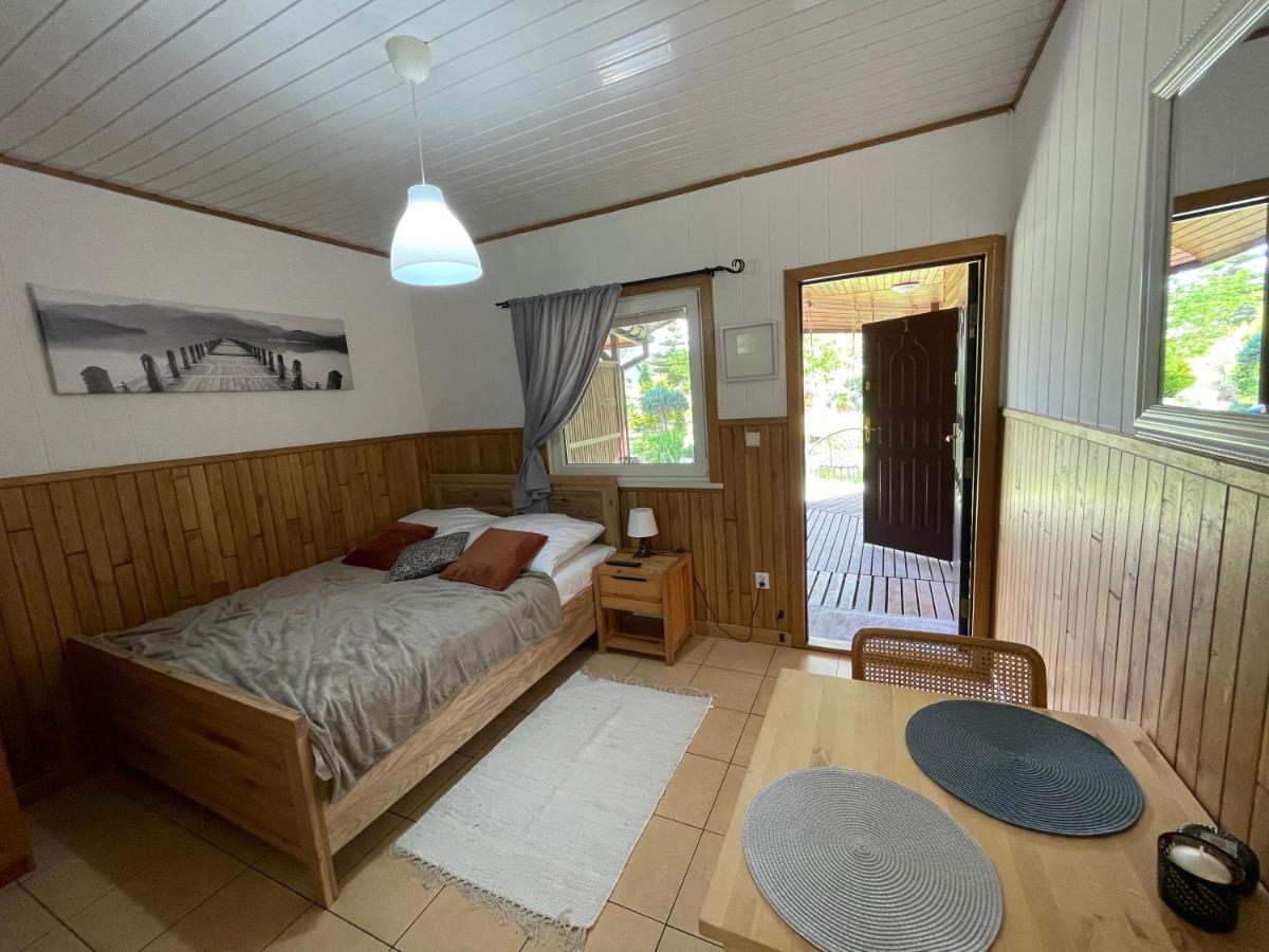 Studio Lit King-Size