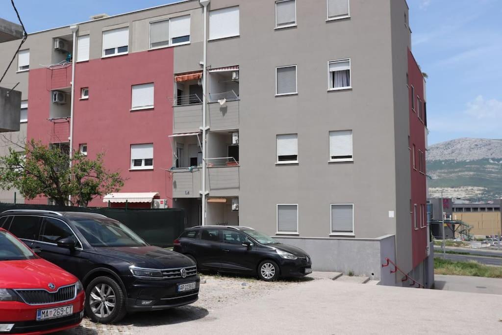 Apartments KIKASO - Near Mall of Split, free parking - Bed and Breakfast Split