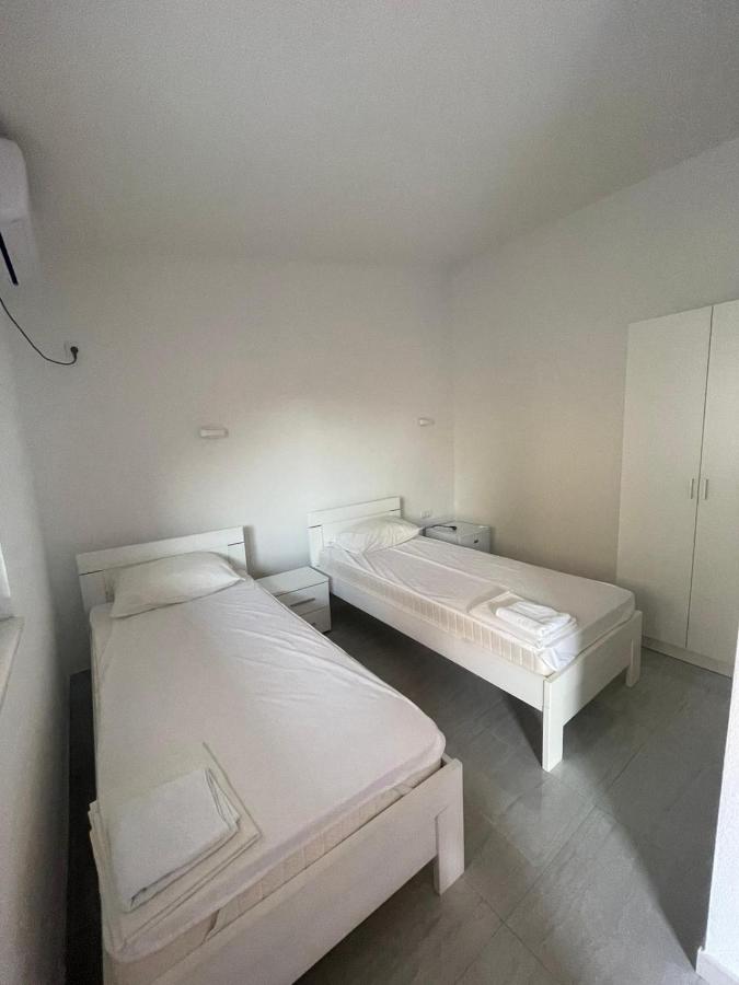 Zweibettzimmer mit Bad