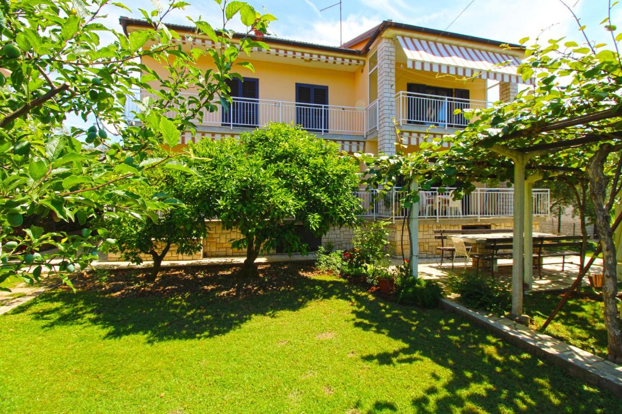Apartments Biskupije 1158 - Chambres d’hôtes