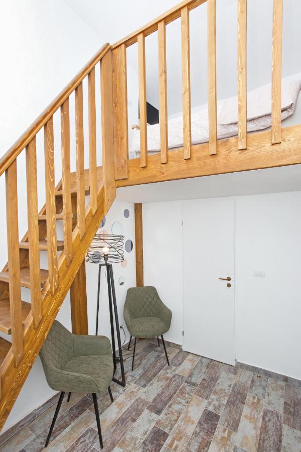 Studio - Split Level