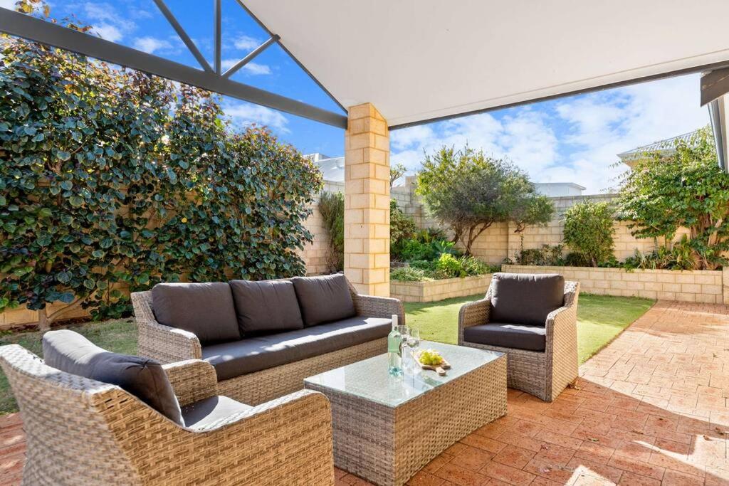 Avalon Beach Escape ~ Family Favourite with Wifi - B&B
