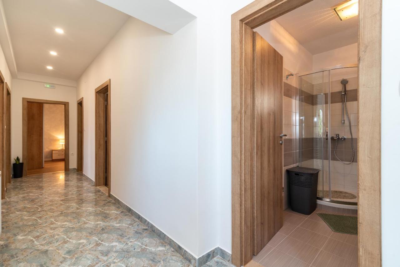 Three-Bedroom Apartment (6 Adults)