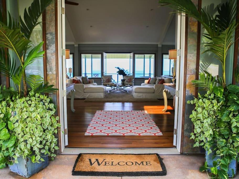 Waimea Bay Luxury Estate Views & Hot Tub - Chambres d’hôtes Hale‘iwa