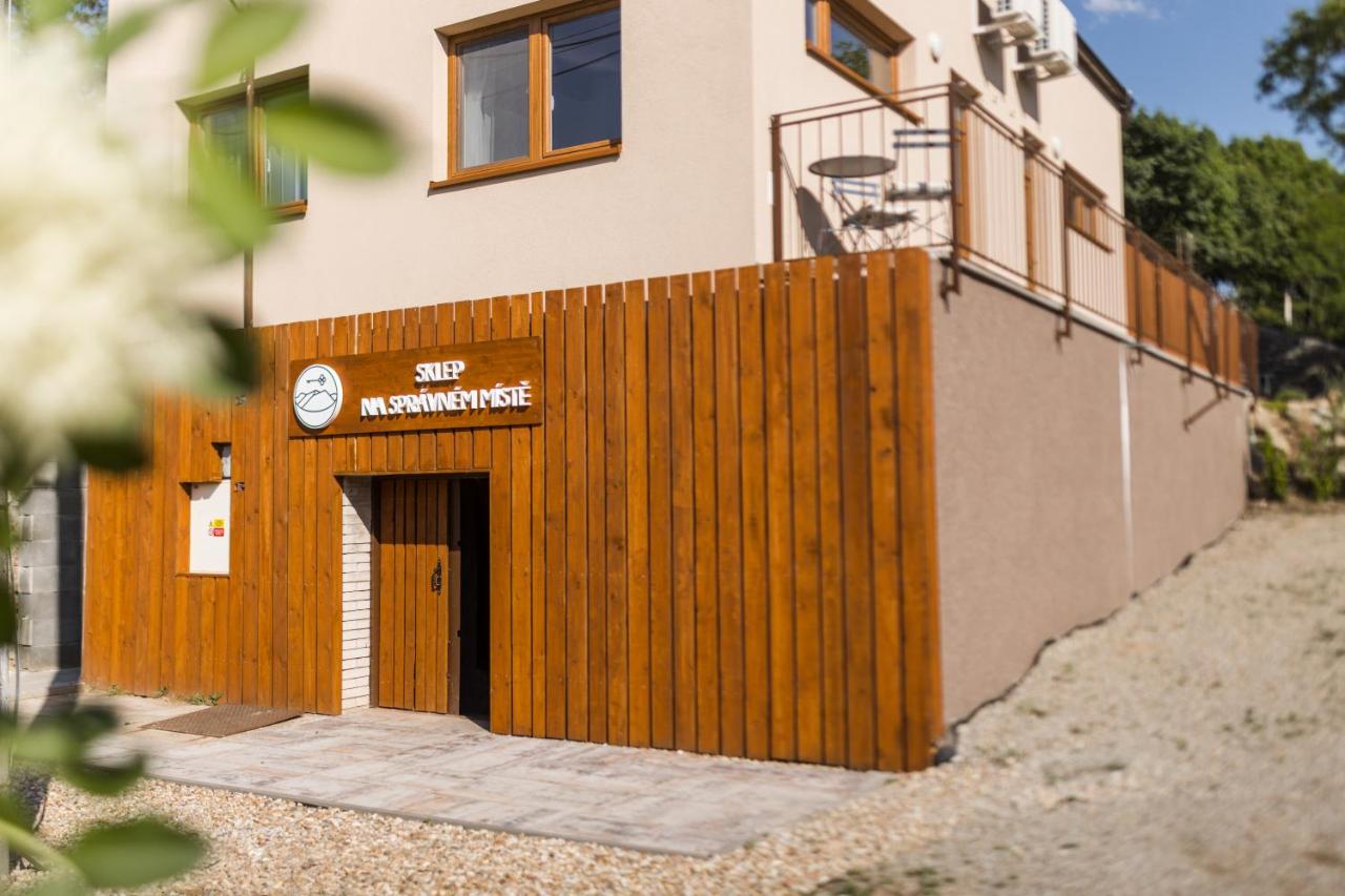 Sklep na Správném místě - degustace, ubytování a wellness - B&B