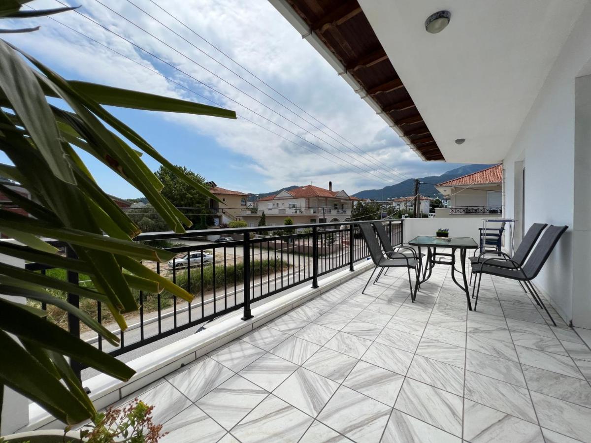 White Apartment - Thassos Town - B&B