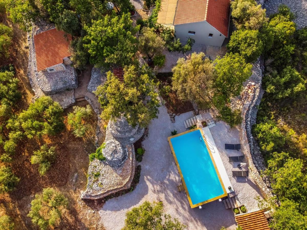 Holiday Estate "Bujur" - private pool, surrounded by nature! - B&B Sebenico