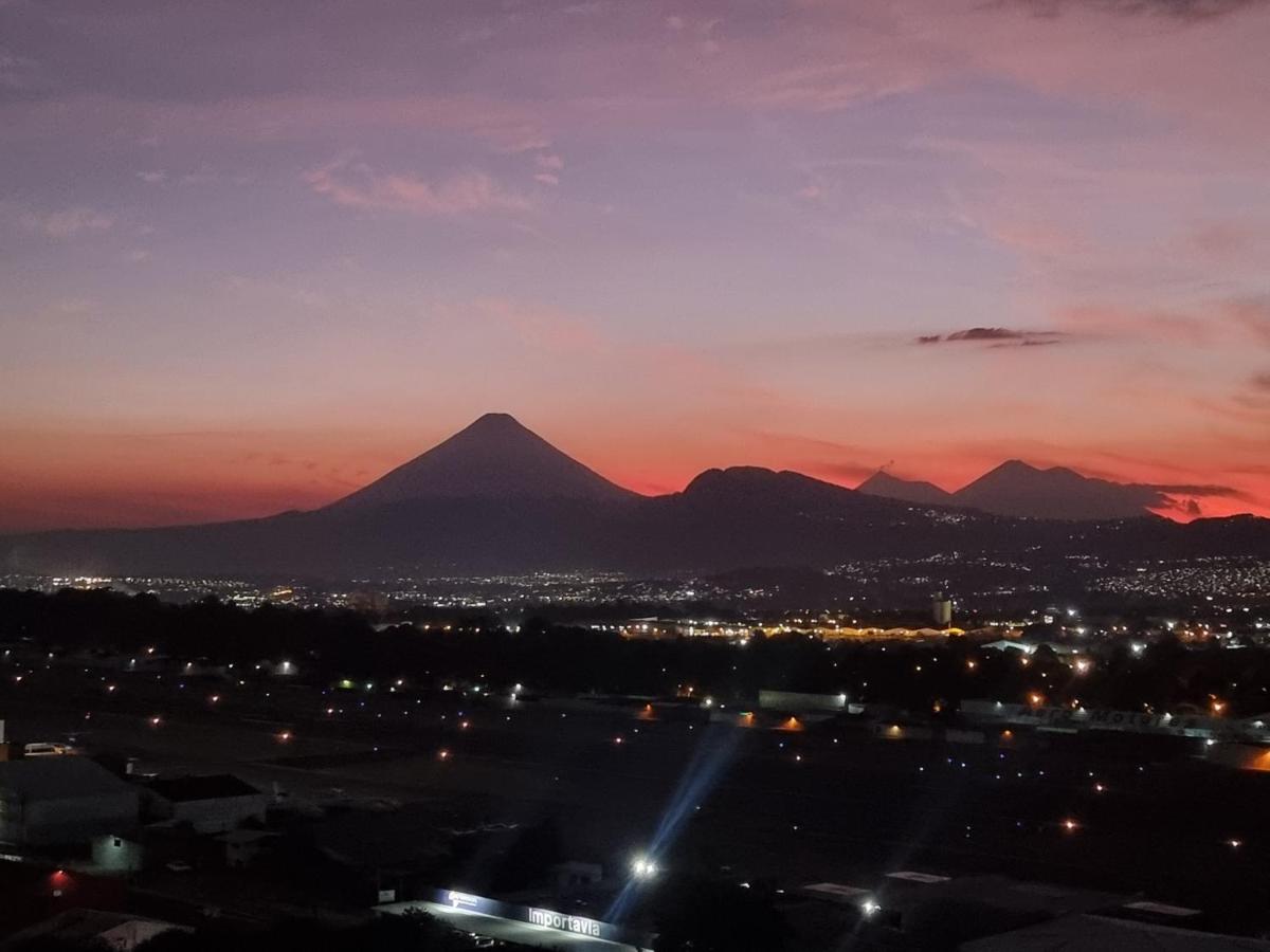 B&B Guatemala City - Amazing Volcano Views in front of airport - Bed and Breakfast Guatemala City