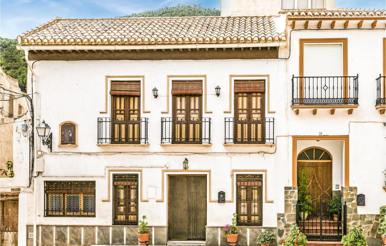 B&B Pinos del Valle - Nice Home In Pinos Del Valle With 5 Bedrooms And Wifi - Bed and Breakfast Pinos del Valle