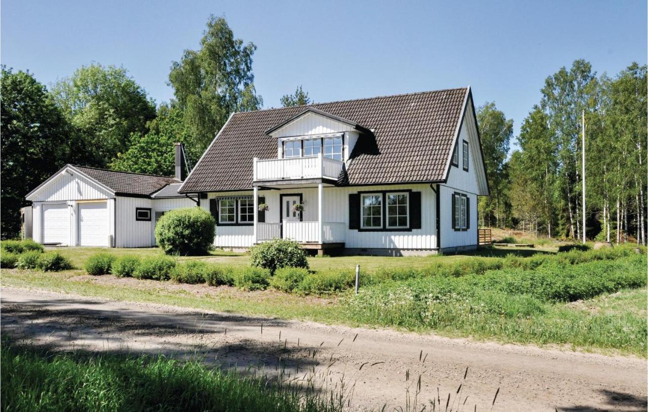 B&B Säffle - Beautiful Home In Sffle With Kitchen - Bed and Breakfast Säffle