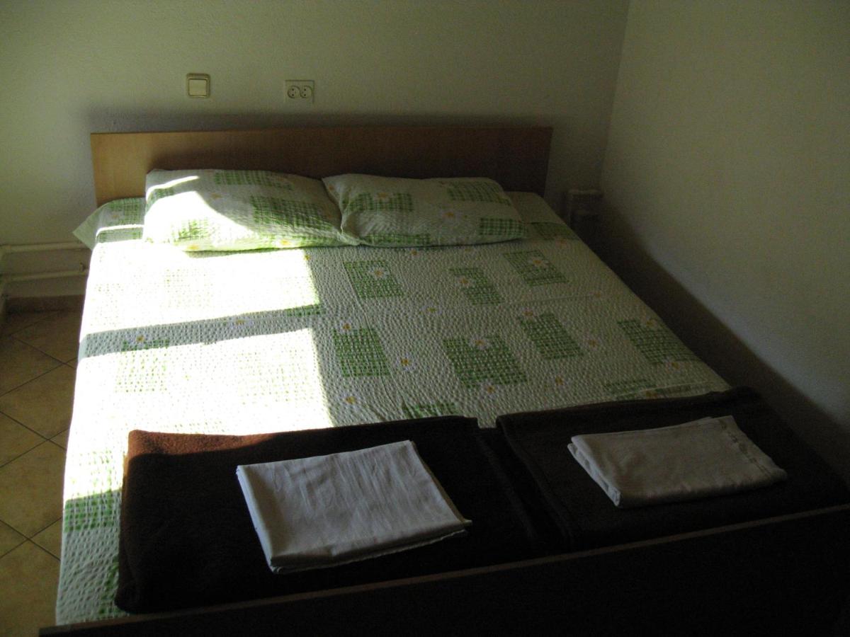 Estudio con balcón y vistas al lago (2 adultos)