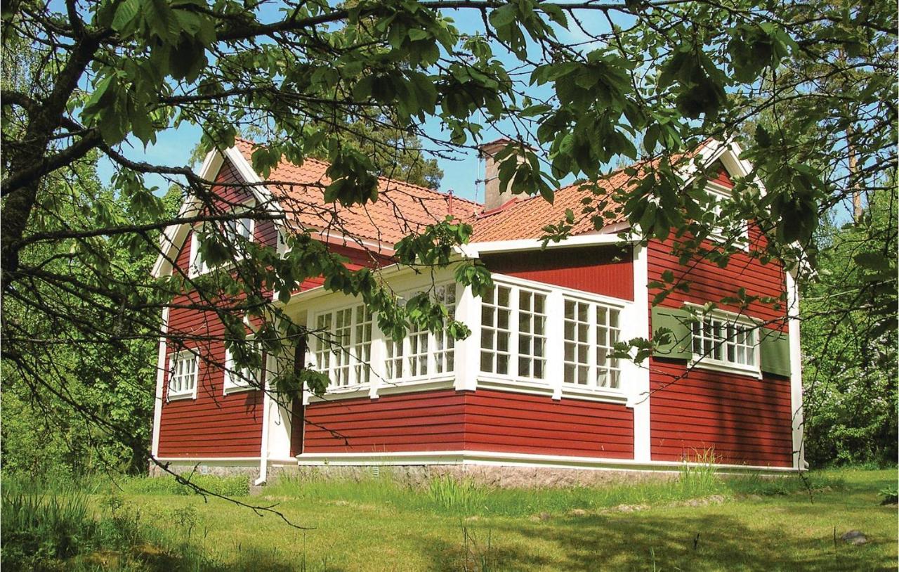 B&B Vimmerby - Gorgeous Home In Vimmerby With Wifi - Bed and Breakfast Vimmerby