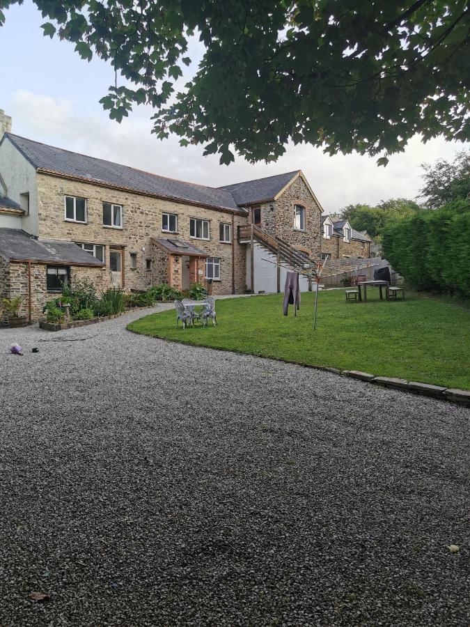 B&B Jacobstow - THE OLD RECTORY SOUTHCOTT APARTMENT in Jacobstow 10 mins to Widemouth bay and Crackington Haven,15 mins Bude,20 mins tintagel, 27 mins Port Issac - Bed and Breakfast Jacobstow