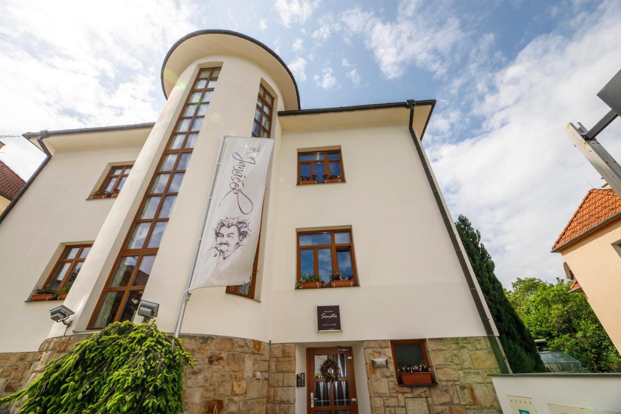 B&B Luhačovice - Penzion Sonáta - Bed and Breakfast Luhačovice