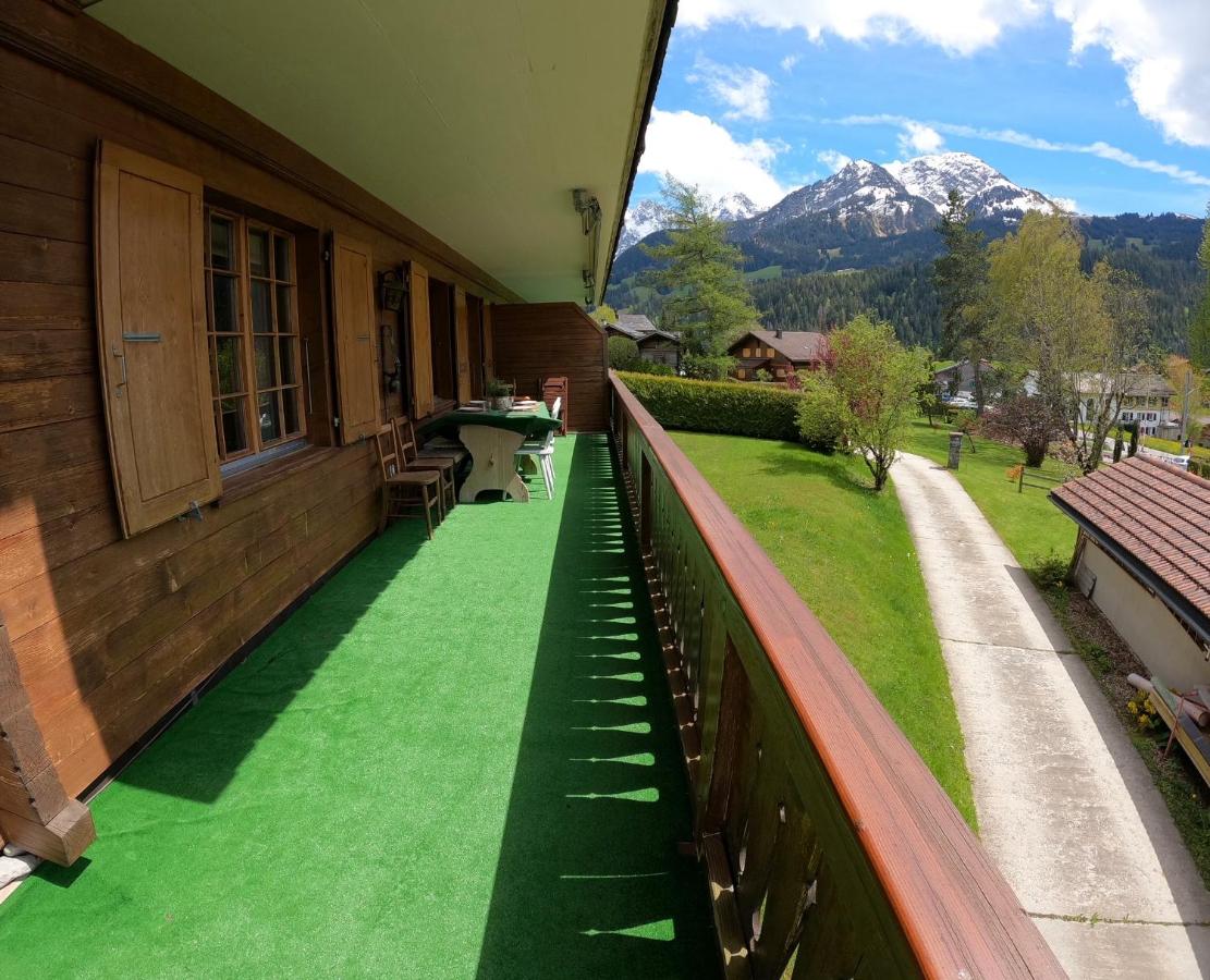 Wonderful apartment overlooking the Swiss alps - Chambres d'hôtes Château-d'Oex