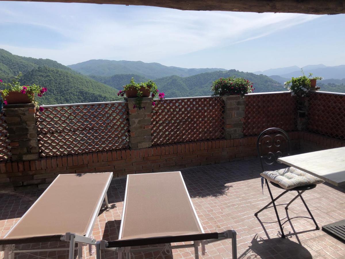 Home Holidays Crasciana, con terrazza vista sulle Alpi Apuane. - Chambres d'hôtes Crasciana