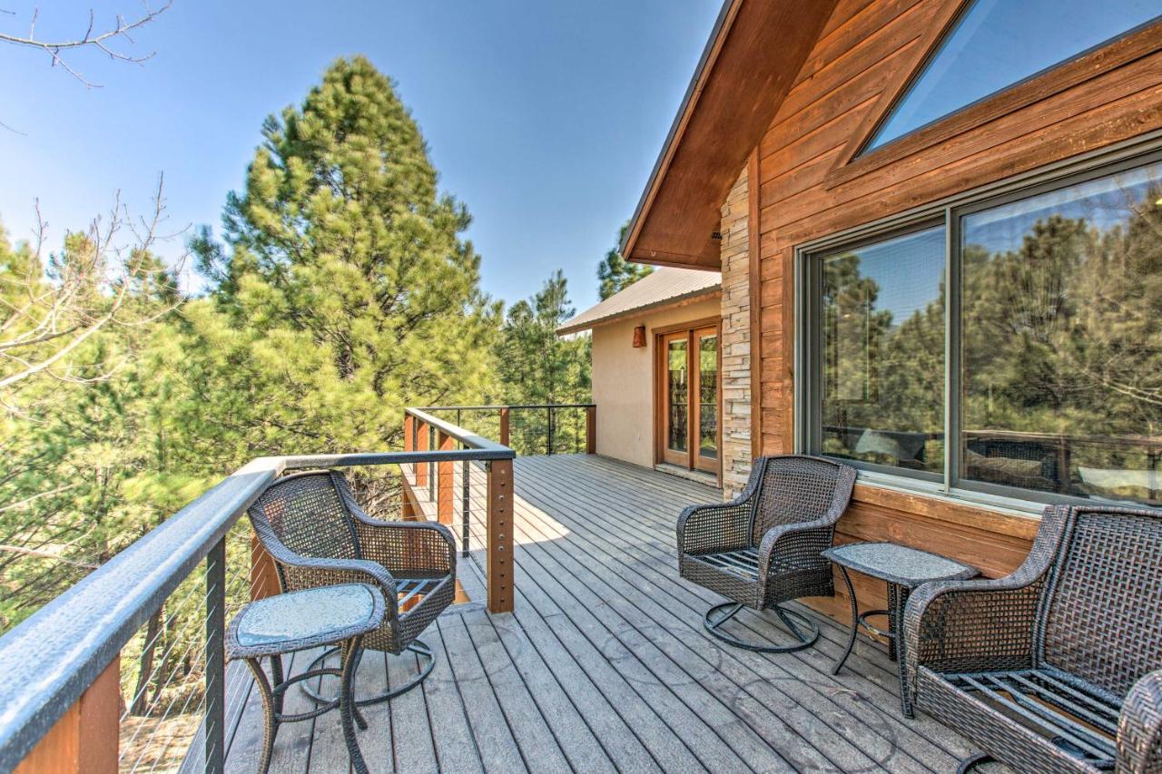 Stunning Angel Fire Cabin with Hot Tub and 3 Decks! - Bed and Breakfast