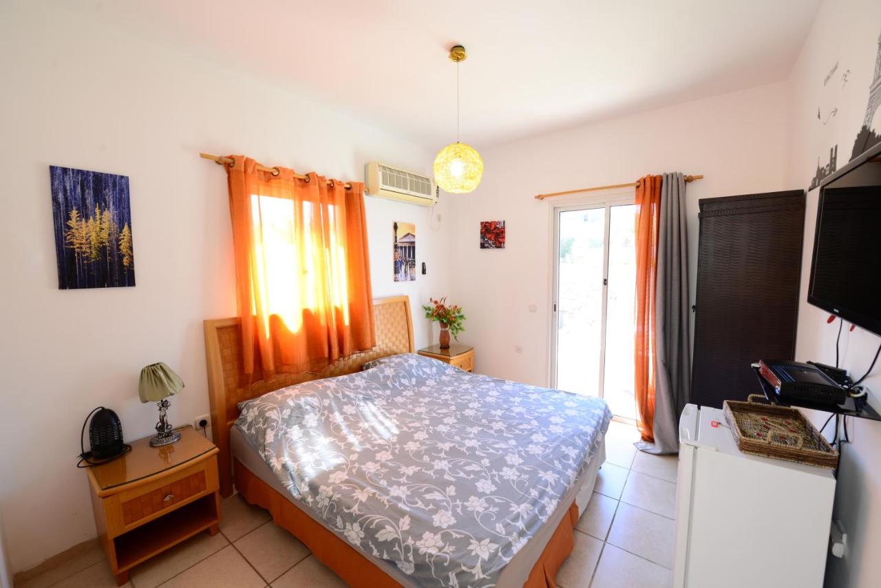 Doppel- oder Zweibettzimmer mit eigenem Bad und Balkon